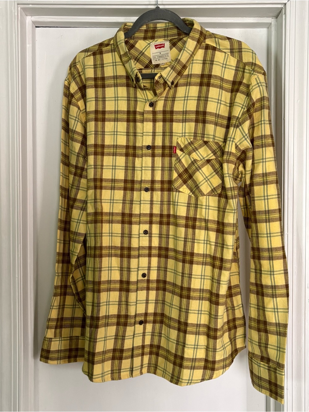Levi’s plaid button down NWT